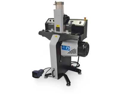 Schlauchschneidemaschine 9kW, verzahntes Kreismesser, mit pneumatischem Vorschub und pneumatischer Schlauchvorspanneinrichtung